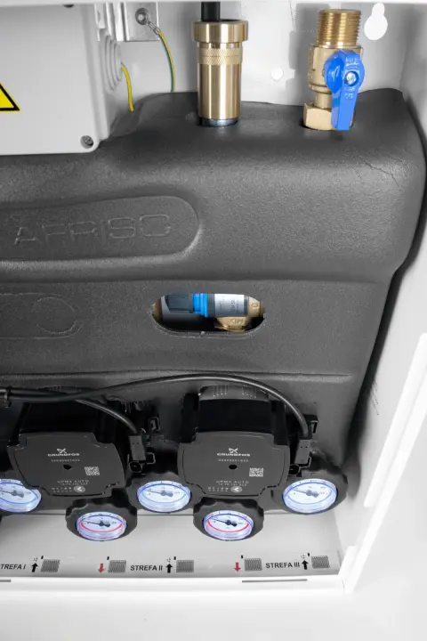 PrimoBox AZB 301 ze sprzęgłem hydraulicznym, 2 obiegi bez zmieszania i 1 obieg z zaworem termostatycznym ATM