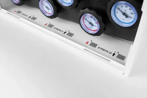 PrimoBox AZB 305 ze sprzęgłem hydraulicznym, 2 obiegi bez zmieszania i 1 obieg z zaworem mieszającym i siłownikiem ARM