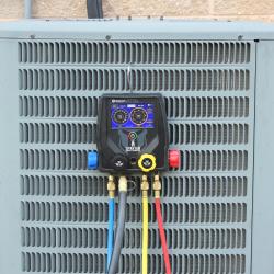 Czterodrogowa, elektroniczna oprawa wielozaworowa Spartan, szczypce temperaturowe (2 szt.), standardowe przewody 3 x 180 cm (1/4" SAE), czarny wąż próżniowy