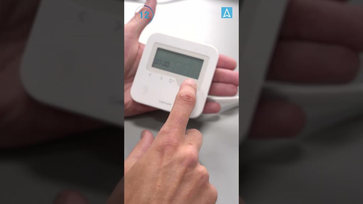 Jak ustawić czas i datę w regulatorze SALUS HTRP230?